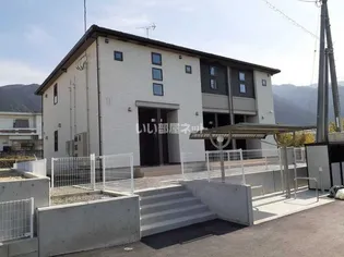 愛媛県四国中央市中之庄町【アパート】の外観