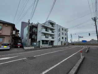 イズミサンリバー川岸【4階】の外観