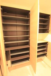 サリオス段原日出【1階】の玄関