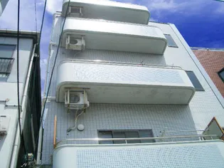 マンション吉見【2階】の外観