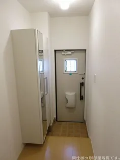 ヴィーナス・ヴィラ【1階】の玄関