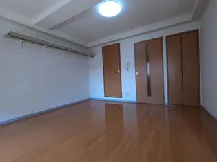 ファインリバーやましな【2階】の居間