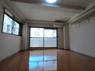 ファインリバーやましな【2階】の居間