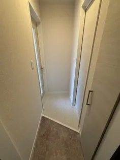 リフージョ粟島【2階】の玄関