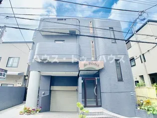 ラ・フラッツ【2階】の外観