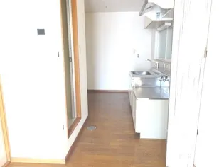 スカイシティSUZUKI【2階】の内装