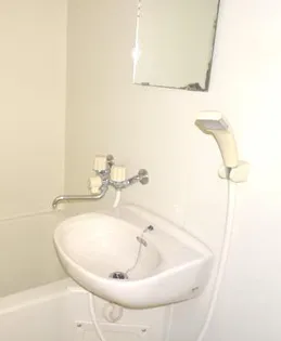 スカイシティSUZUKI【2階】の内装