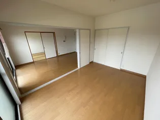 グランドパレス川内【4階】の居間