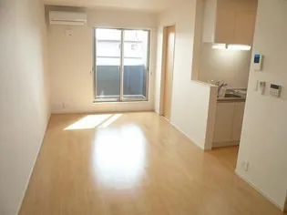 ヴィラ・ルピナスII【2階】の居間