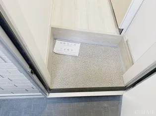 パインヒル18【1階】の玄関