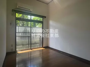 シャングリラ K【1階】の居間