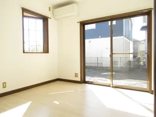 アーベイン石橋 B棟【1階】の居間