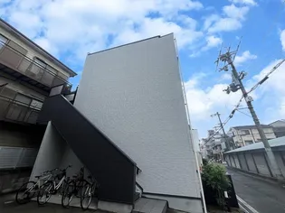 クォーロス【2階】の外観