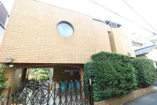 フラット本郷【1階】の外観