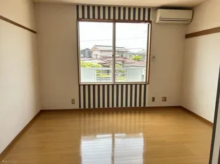 マエサンハイツ希望が丘【2階】の居間