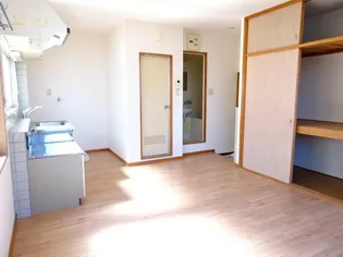 スカイシティSUZUKI【3階】の内装