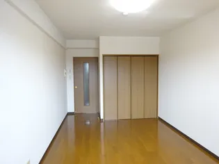 ブロッサムガーデン利平治【1階】の居間