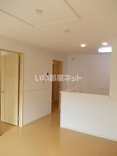 シャトーカルムI【2階】の居間