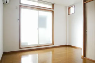 スカイシティSUZUKI【2階】の内装