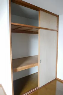 スカイシティSUZUKI【2階】の内装