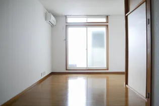 スカイシティSUZUKI【2階】の内装