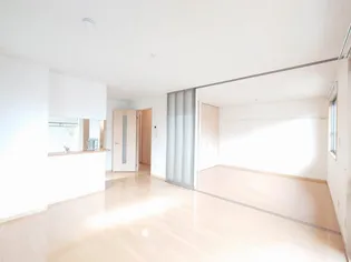 シャーメゾンさくらB【2階】の居間