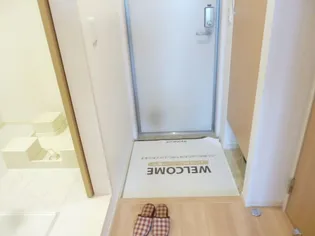 ラルーチェ城山【2階】の玄関