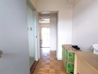 ザ・ホワイトハウスA【2階】の玄関