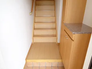 シュティル デーア【2階】の玄関