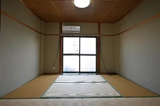 トーデンハイツII【2階】の居間