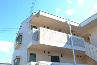 フォーラム伊島三番館【1階】の外観