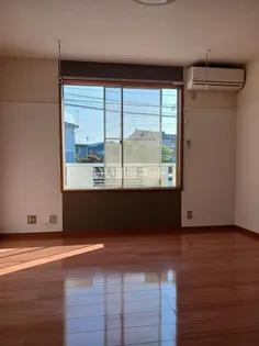 マエサンハイツ希望が丘【1階】の居間