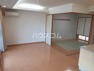 アパガーデンズ高崎駅前【5階】の居間