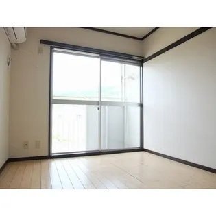 ファミールMYK(エム・ワイ・ケイ)【2階】の居間