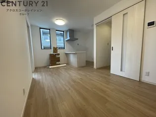 ザ・アパートメント今津【2階】の居間