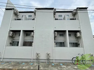 AHIMSA【2階】の外観