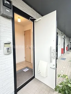 ラ・スペランツァ【1階】の玄関