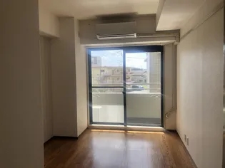 エールプラザ牛浜駅前【3階】の居間