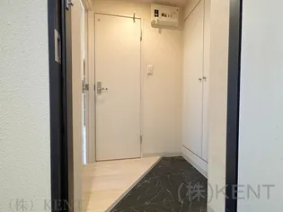 フラット裏参道3・22【4階】の玄関