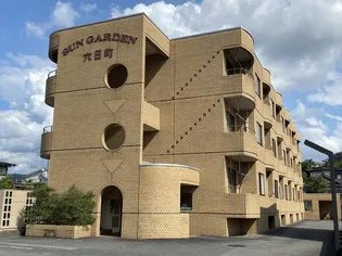 サンガーデン六日町【1階】の外観