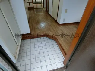 ワンステップ梅の木の玄関