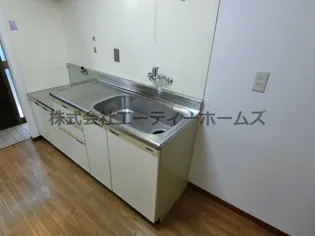 ワンステップ梅の木のキッチン