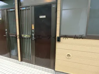 ワンステップ梅の木の玄関