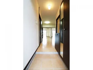 シャトードールK【3階】の玄関