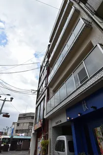 高間ビル【4階】の外観