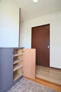 ノースヒルズ北泉田【4階】の玄関