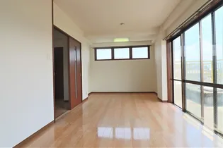 ノースヒルズ北泉田【4階】の居間