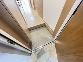 Primavera S.の玄関