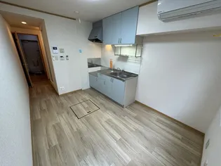 Y’sAP厨川の内装