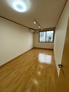 Y’sAP厨川の内装